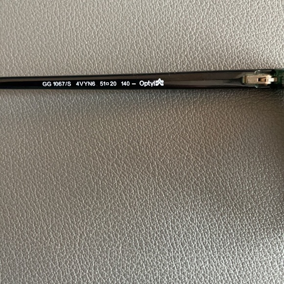 GUCCI Sunglasses - Picture 4 of 6